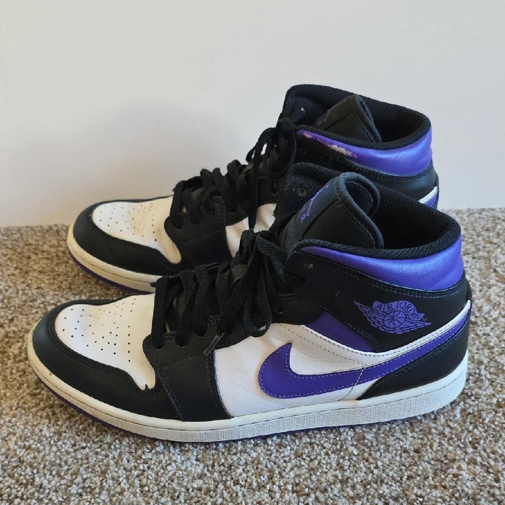 Nike Air Jordan 1 Mid Sneakers Size 11